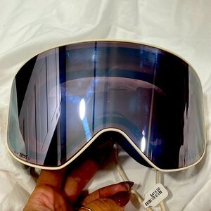 Chloe ski goggles NWT